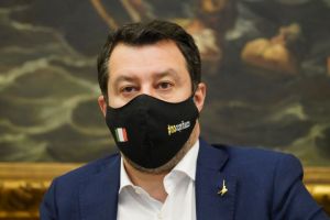 Immigrazione, Salvini “Italia si comporti come altri paesi Ue”