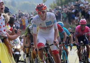 Pogacar si prende la maglia gialla al Tour de France