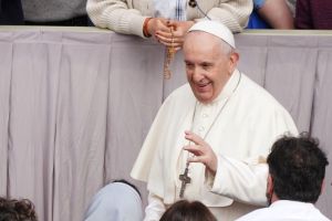 Vaticano “Per il Papa decorso post-operatorio regolare”