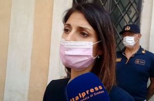 Roma, Raggi “In arrivo 10 droni per controllare la città dall’alto”