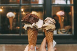Cosa ti succede se mangi ogni giorno un cono gelato in estate?